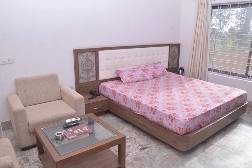 Lake View Deluxe Room 3